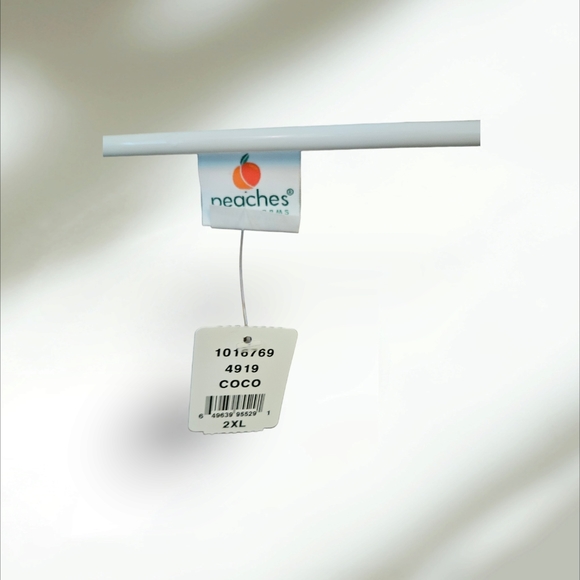 Peaches Uniforms Scrub Top - Picture 2 of 2